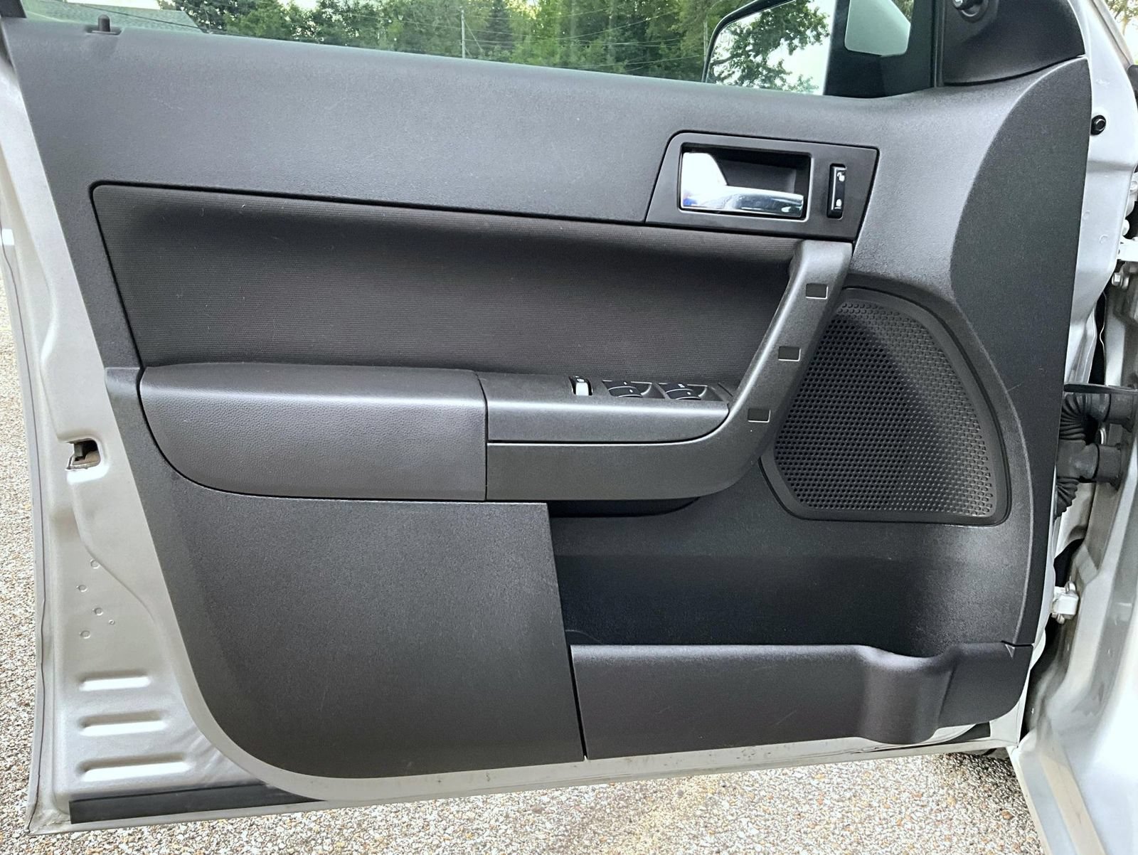 Used 2009 Ford Focus SES FWD image 10