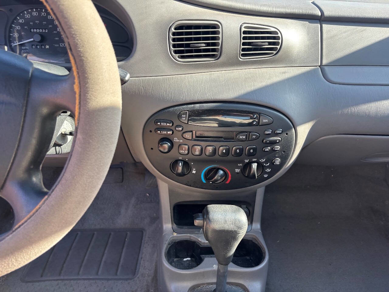 Used 2001 Ford Escort Sedan image 16