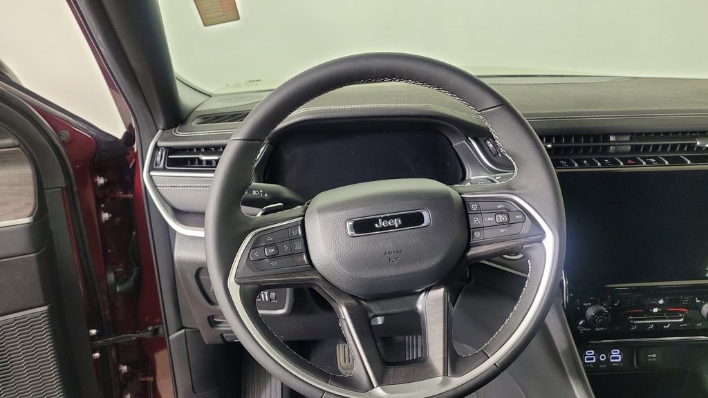 New 2025 Jeep Grand Cherokee Limited image 15