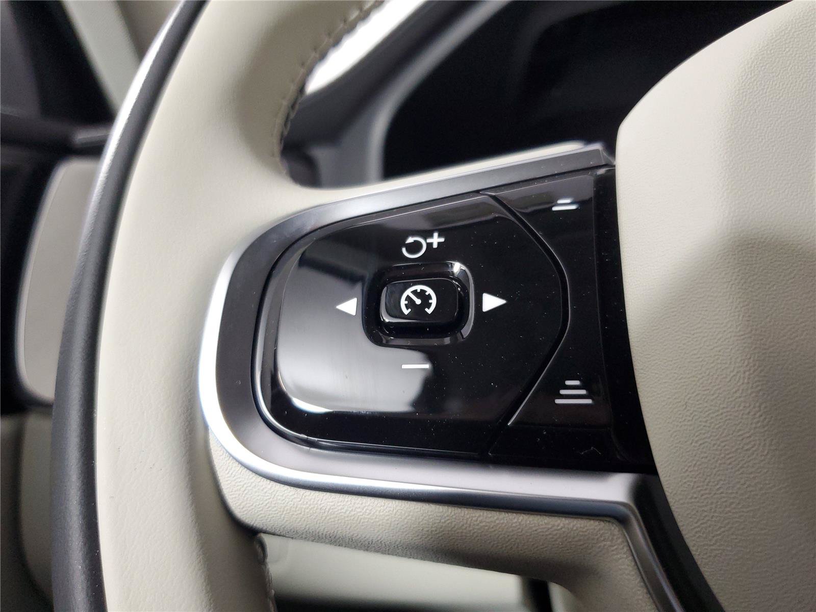 New 2026 Volvo XC60 B5 Ultra w/ Protection Package Premier AWD/4WD image 25