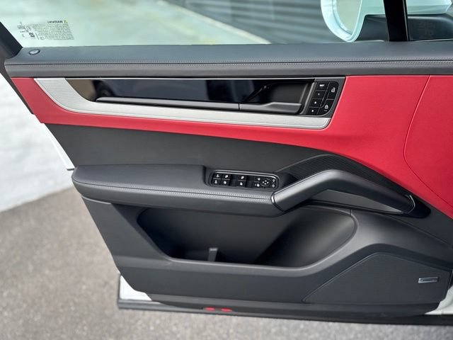 New 2026 Porsche Cayenne Coupe AWD/4WD image 13