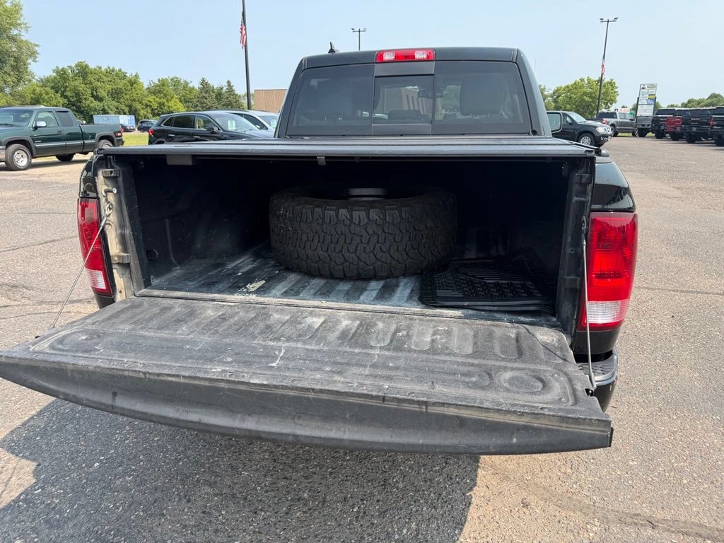 Used 2019 RAM 1500 Classic SLT w/ Black Appearance Group AWD/4WD image 7