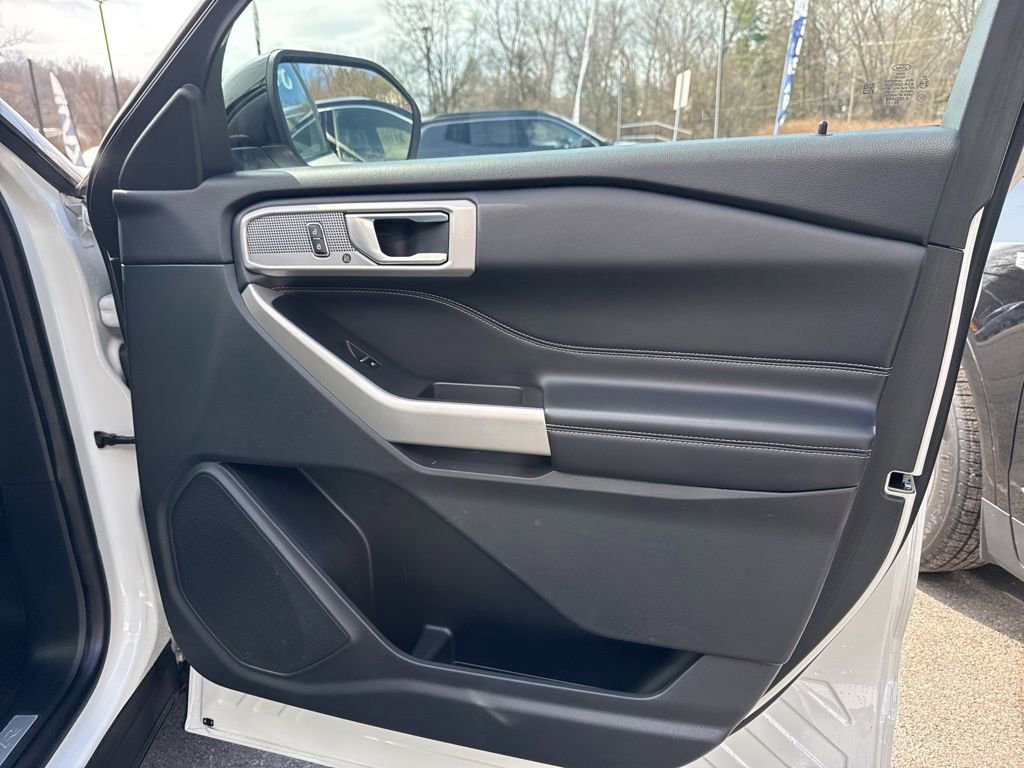 Used 2022 Ford Explorer Limited w/ Equipment Group 301A image 33