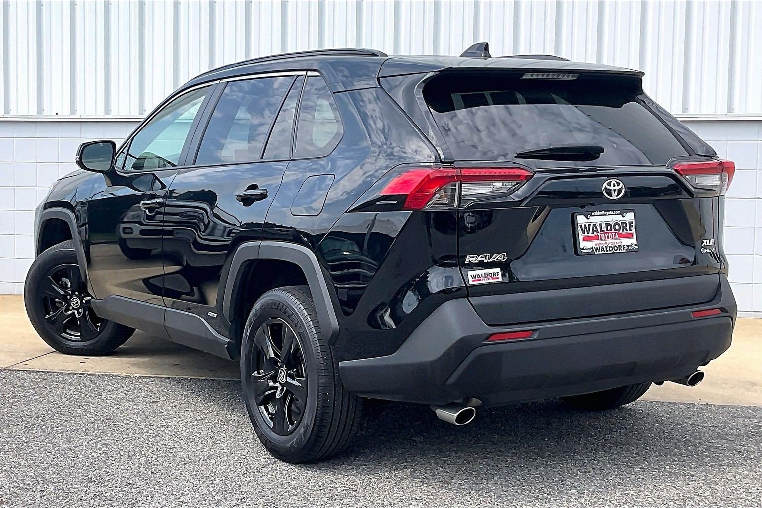 Used 2025 Toyota RAV4 XLE AWD/4WD image 15