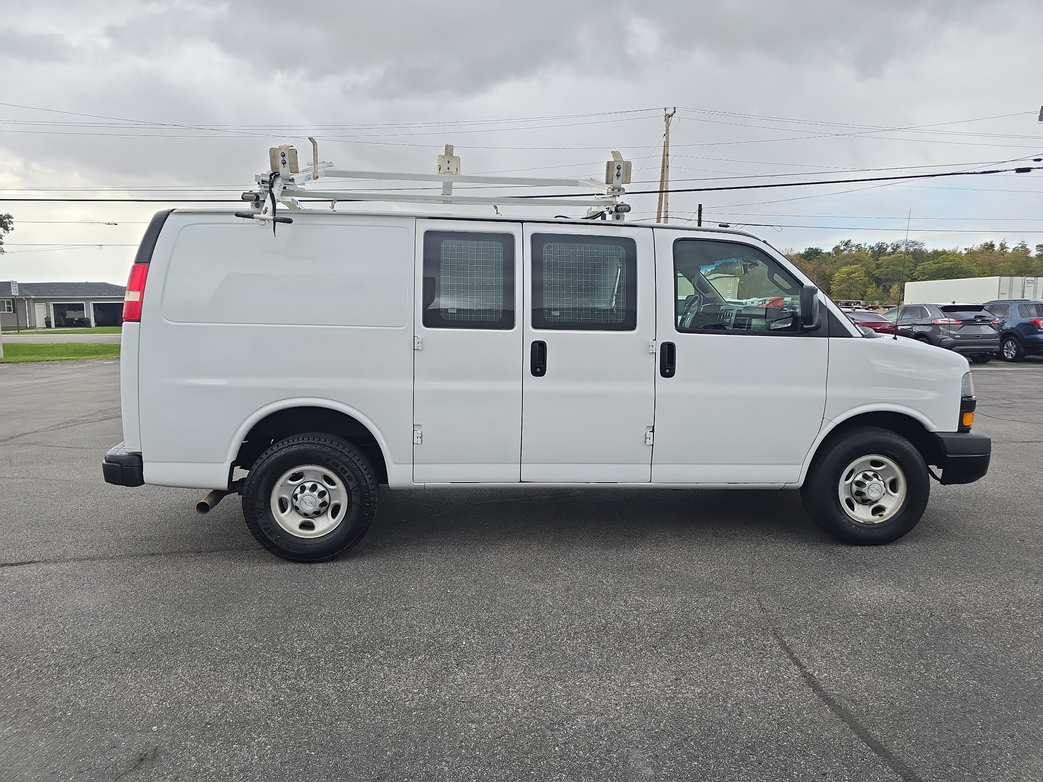 Used 2018 Chevrolet Express 2500 w/ Driver Convenience Package RWD image 5