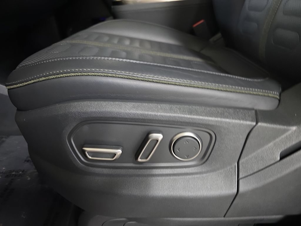 Used 2026 Rivian R1S Adventure AWD/4WD image 28