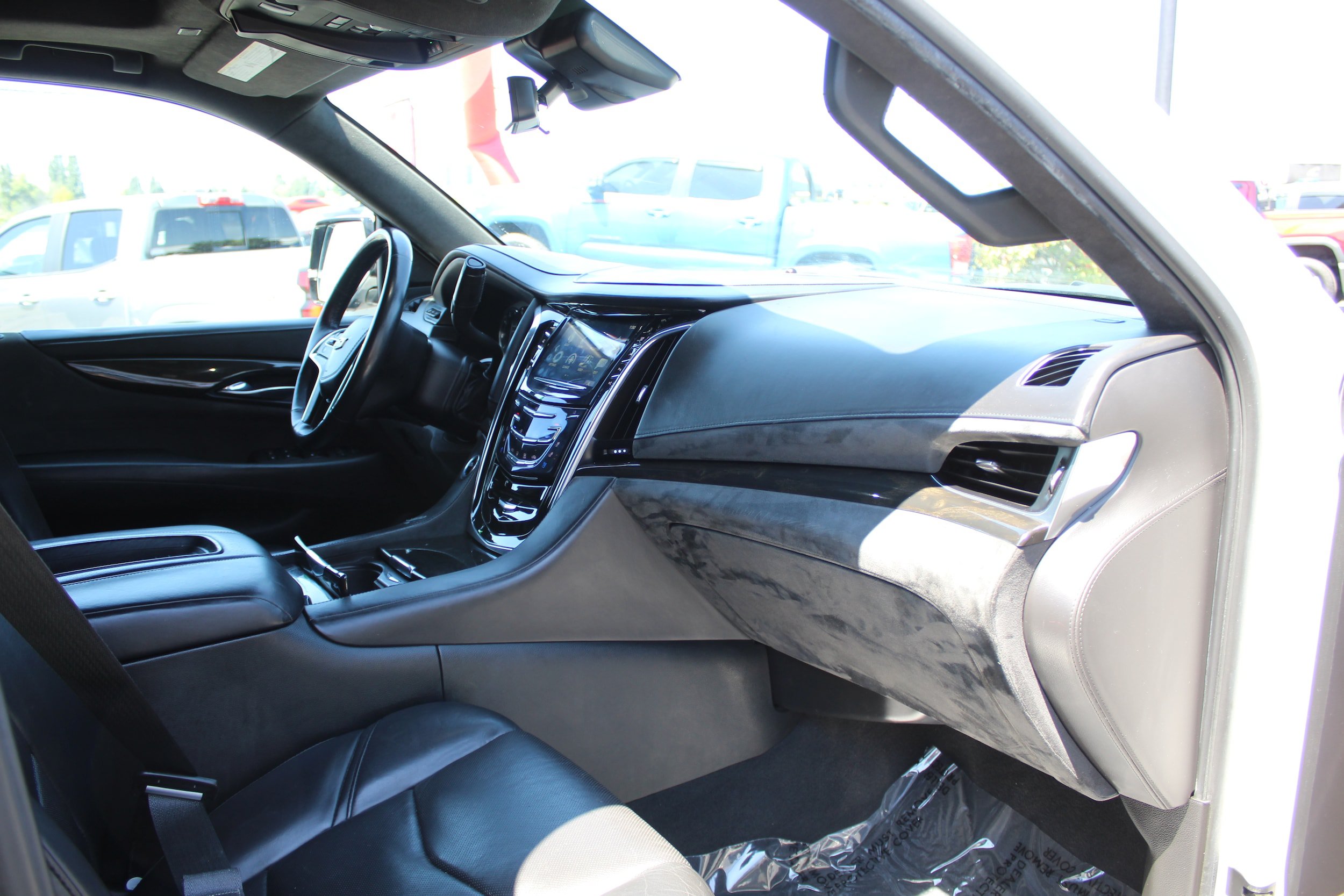 Used 2018 Cadillac Escalade Platinum AWD/4WD image 23