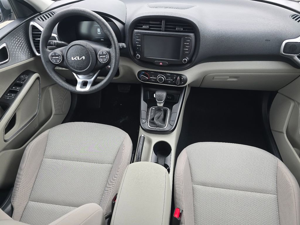 Used 2025 Kia Soul LX image 19