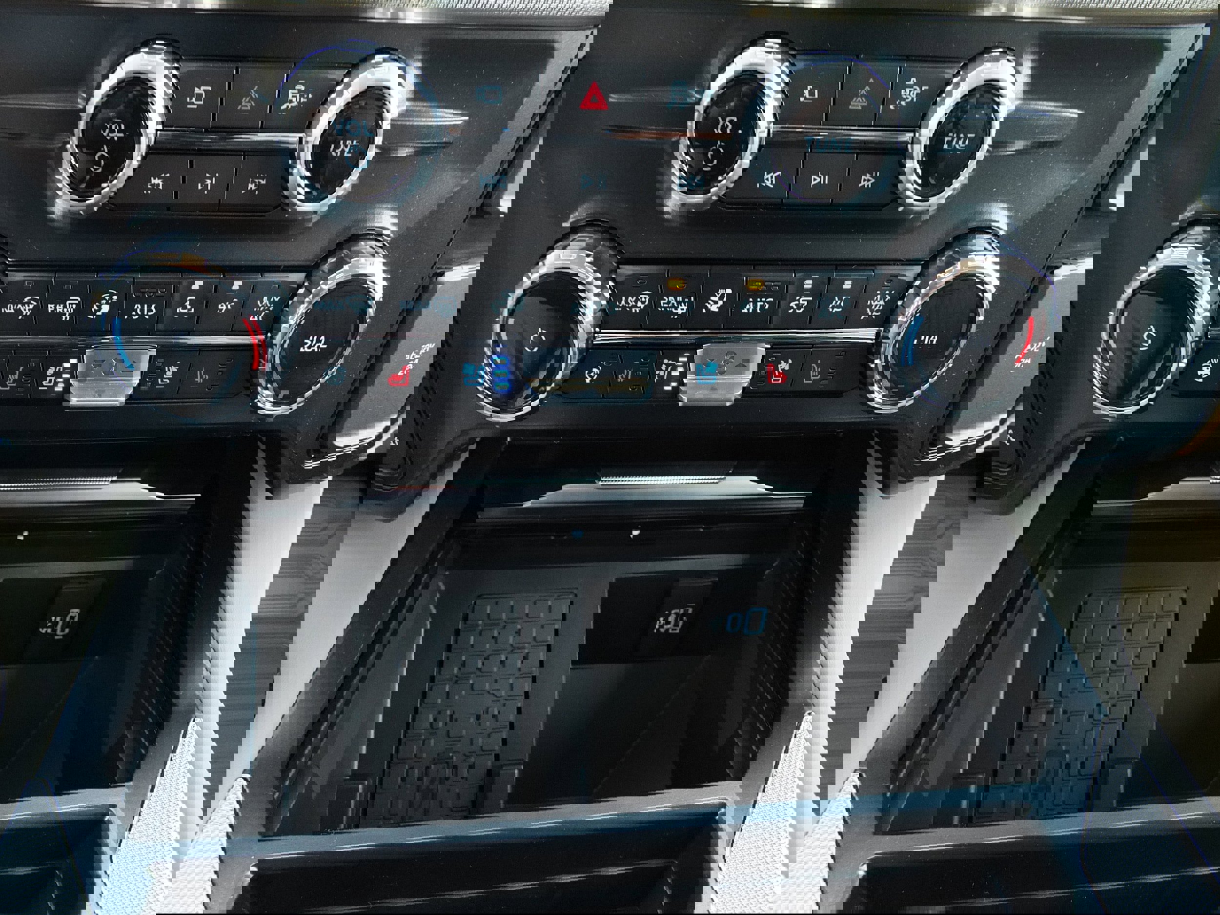 New 2026 Ford F350 Platinum w/ Platinum Plus Package image 36