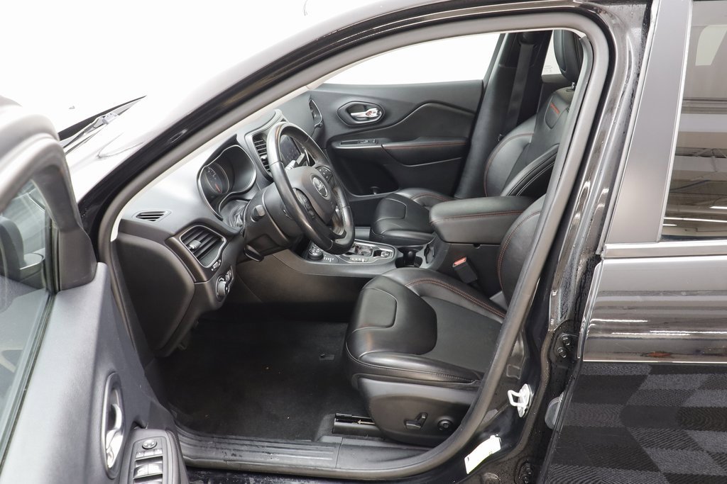 Used 2019 Jeep Cherokee Trailhawk w/ Cold Weather Group image 6