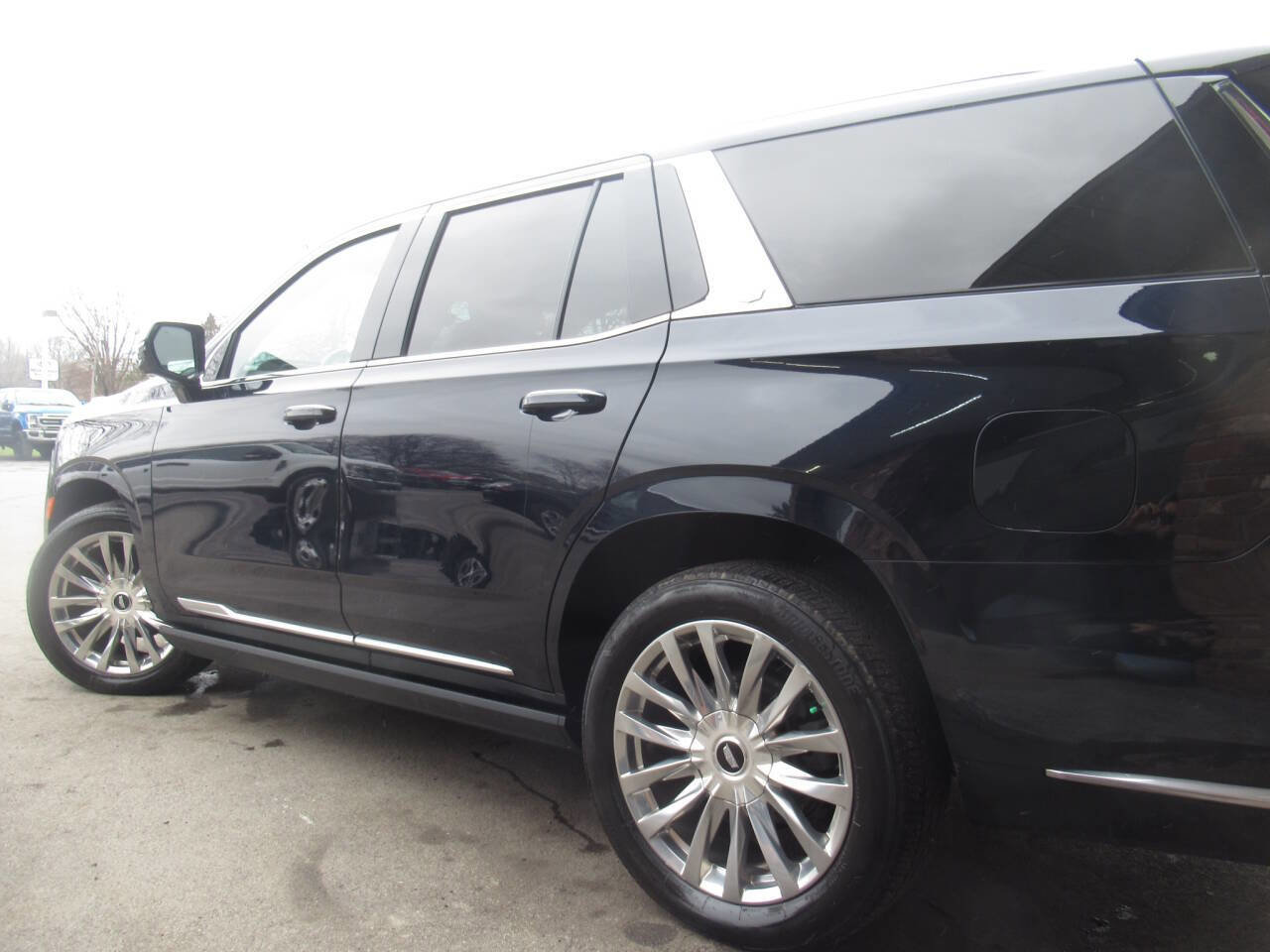 Used 2021 Cadillac Escalade Premium Luxury w/ Driver Assist Tech Package image 19