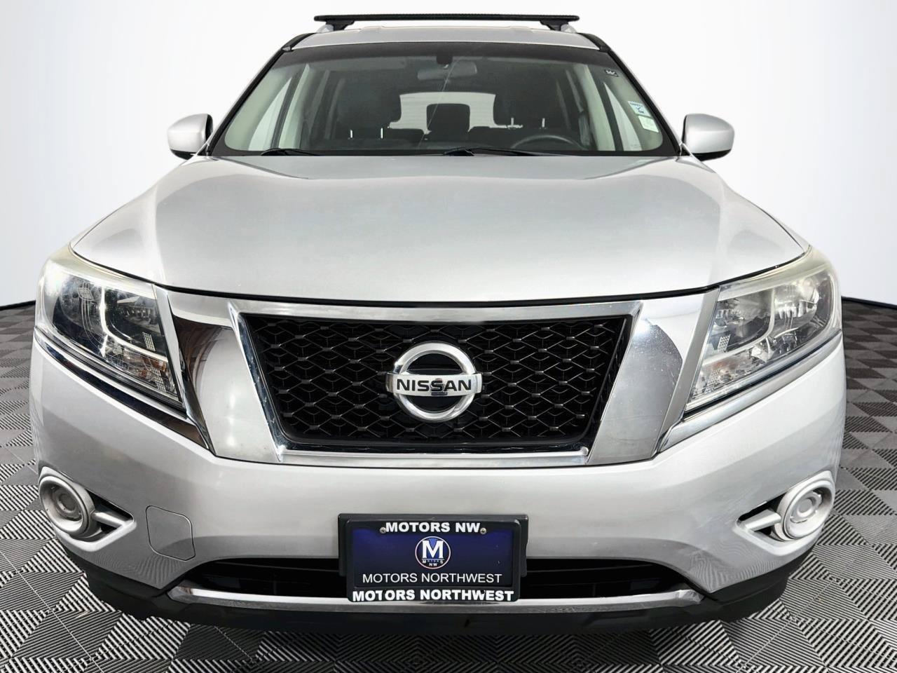Used 2013 Nissan Pathfinder SV AWD/4WD image 2