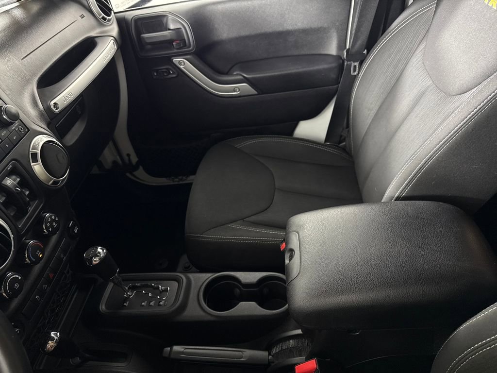 Used 2014 Jeep Wrangler Unlimited Sahara image 16