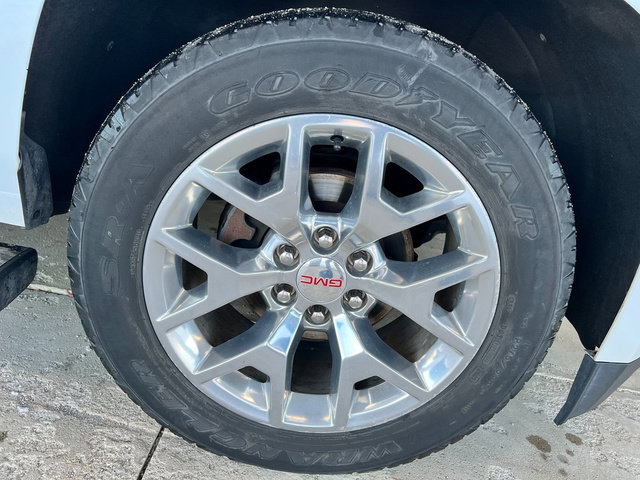 Used 2017 GMC Yukon XL SLE w/ SLE Value Package image 13