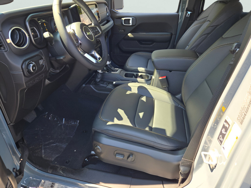 New 2026 Jeep Wrangler Unlimited Sahara AWD/4WD image 25