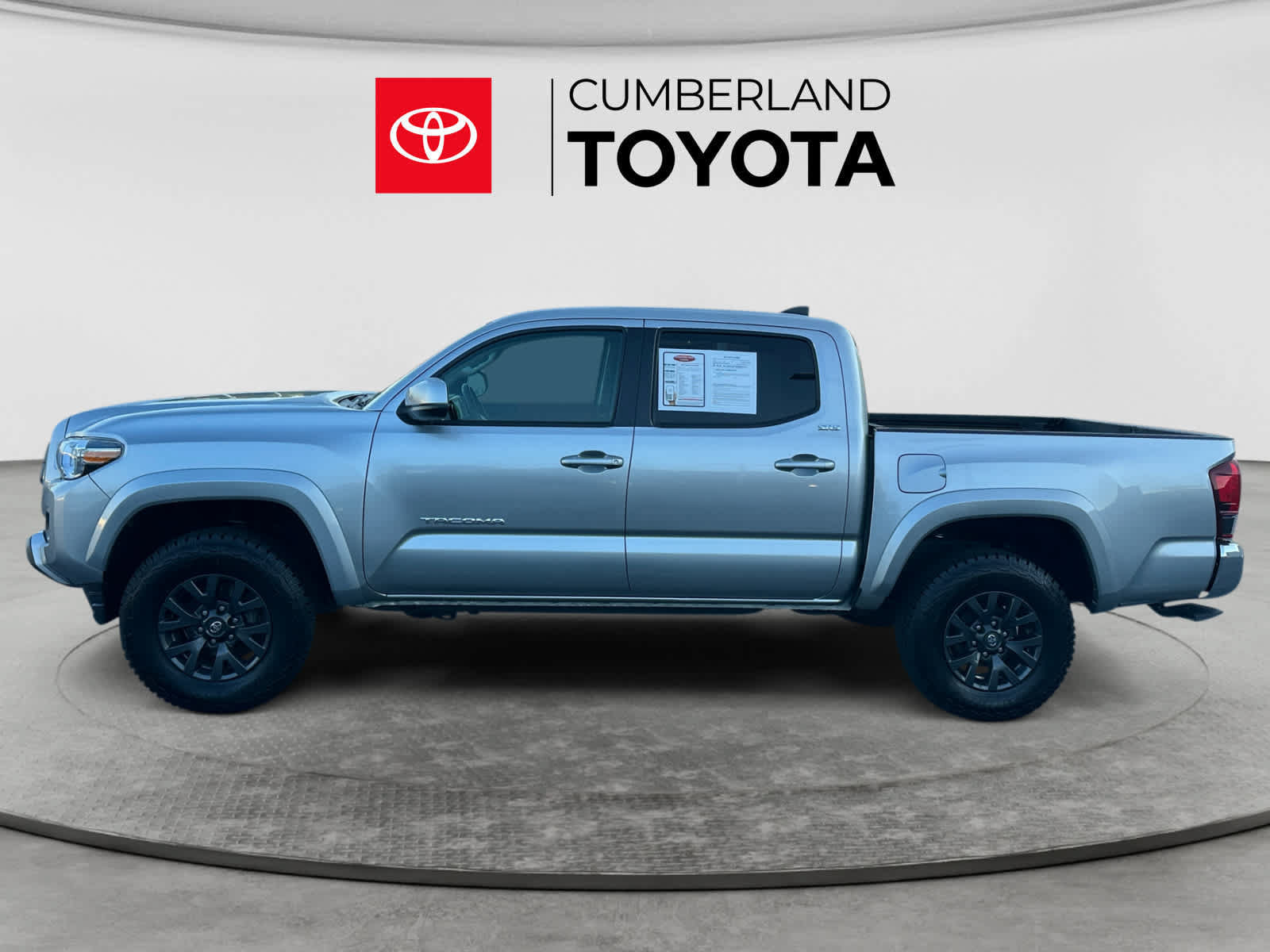 Used 2023 Toyota Tacoma SR5 AWD/4WD image 2