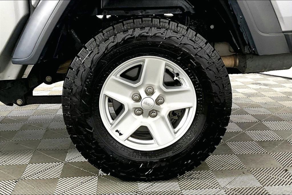 Used 2020 Jeep Gladiator Sport w/ Quick Order Package 24S image 8