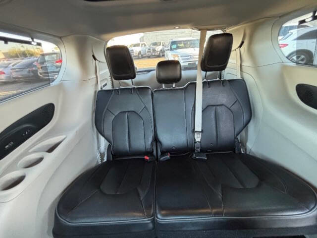 Used 2018 Chrysler Pacifica Limited FWD image 14
