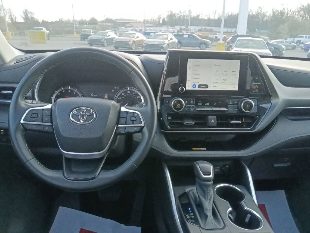 Used 2024 Toyota Highlander XLE image 27