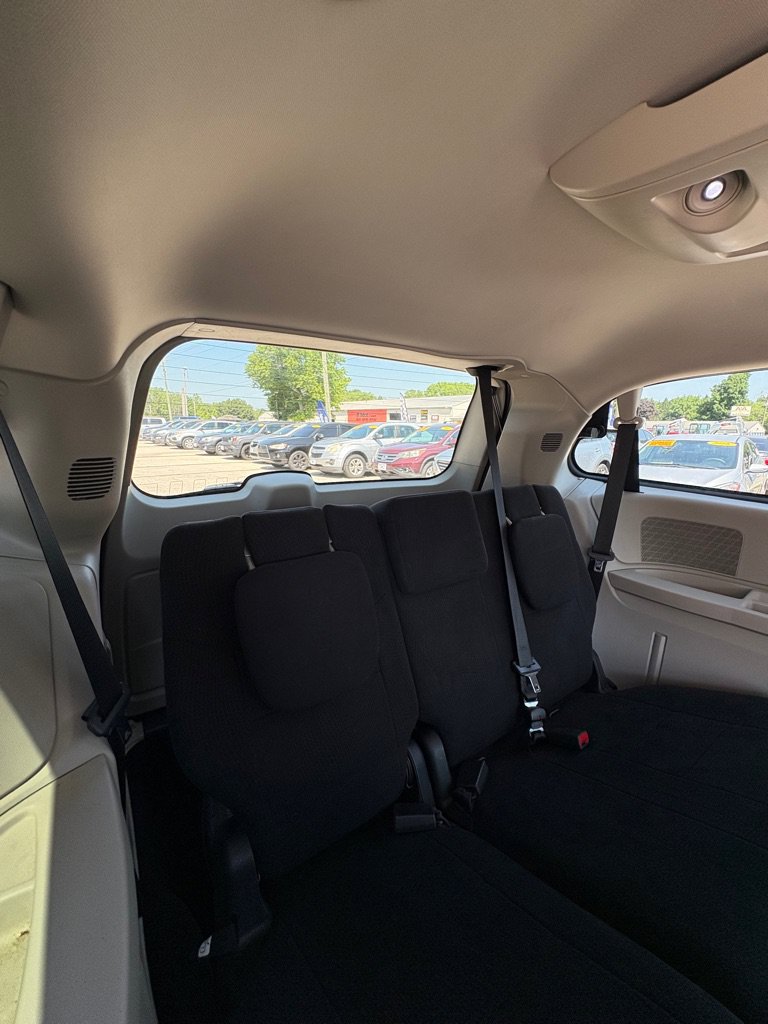 Used 2011 Chrysler Town & Country Touring FWD image 16