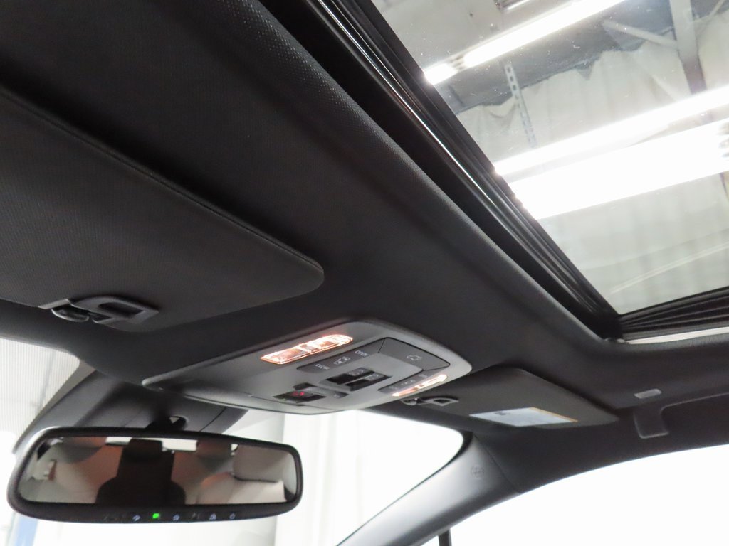 Used 2025 Toyota Sienna XSE image 18