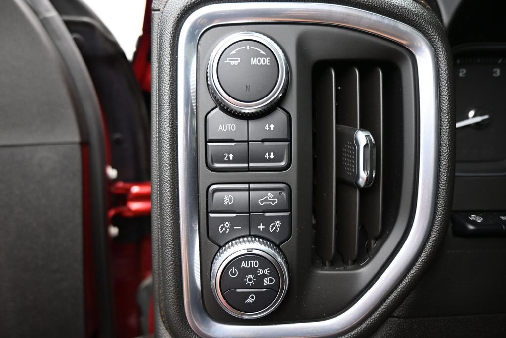 Used 2021 GMC Sierra 2500 AT4 w/ AT4 Preferred Package AWD/4WD image 12