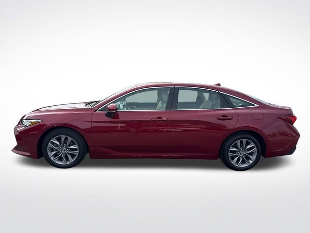 Used 2019 Toyota Avalon XLE w/ Moonroof Package image 2