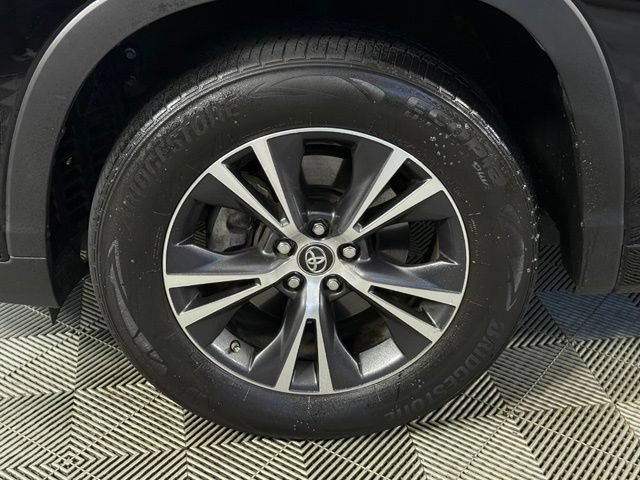 Used 2018 Toyota Highlander Plus FWD image 17