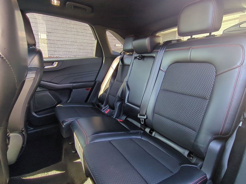 Used 2025 Ford Escape ST-Line image 27