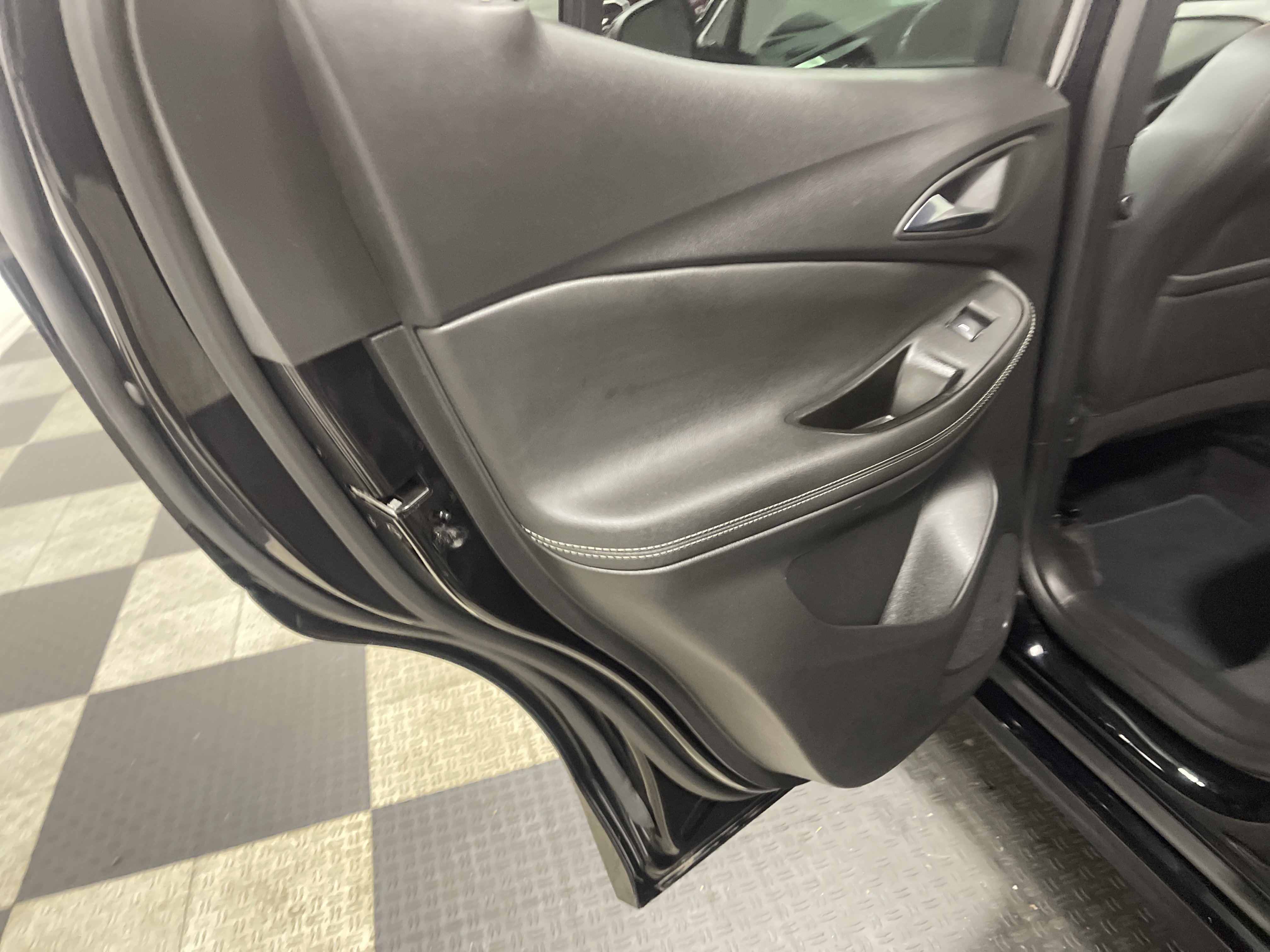 Used 2023 Buick Encore GX Select w/ Sport Touring Package image 15