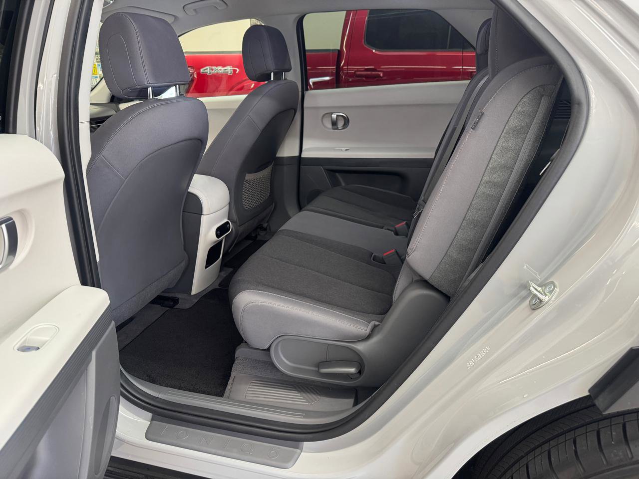 Used 2024 Hyundai Ioniq 5 SE image 9