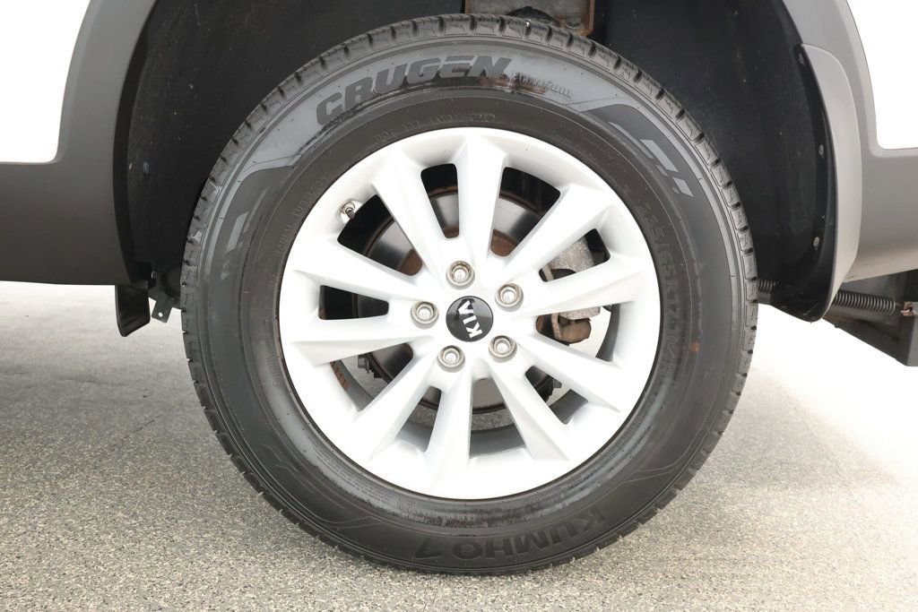 Used 2020 Kia Sorento LX image 7