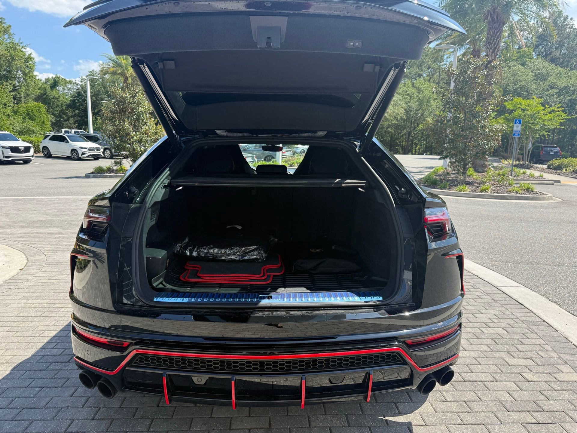 Used 2021 Lamborghini Urus AWD/4WD image 26
