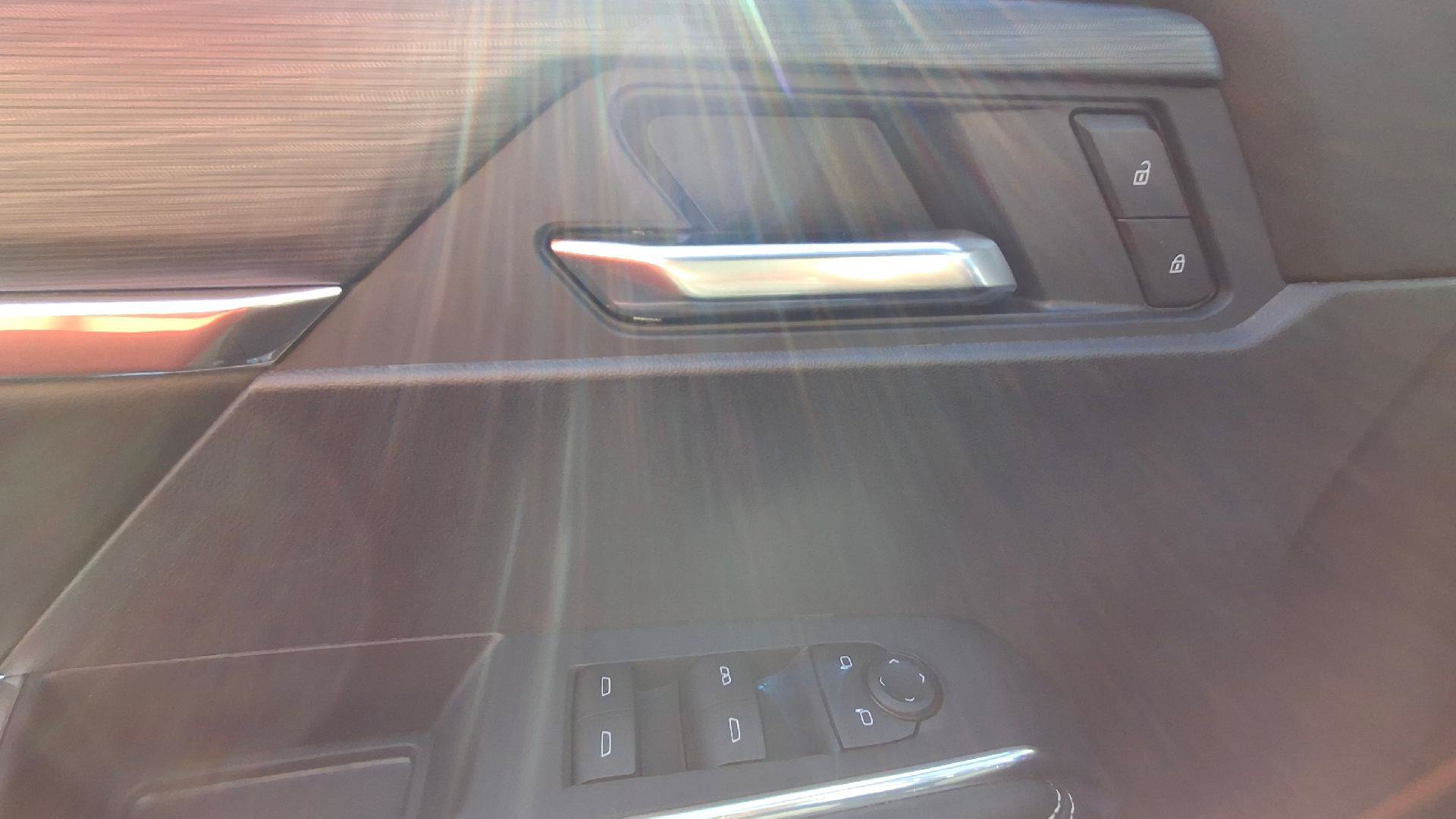 Used 2025 GMC Acadia Elevation AWD/4WD image 13