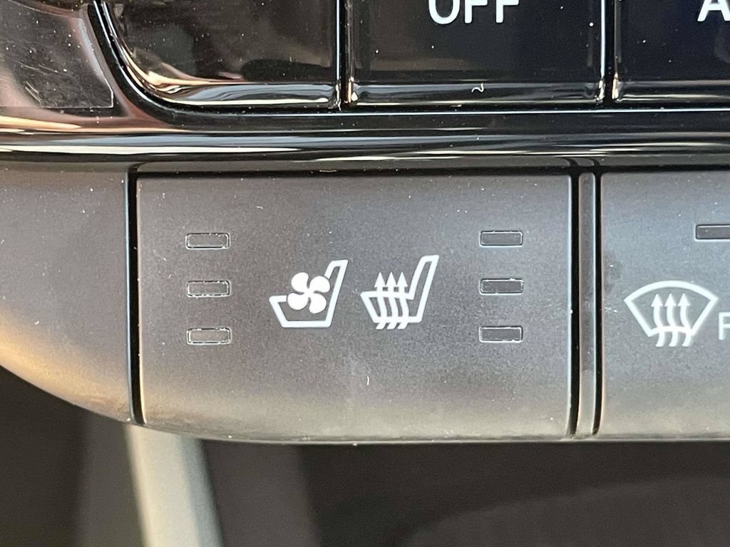 Used 2024 Hyundai Elantra Limited FWD image 19