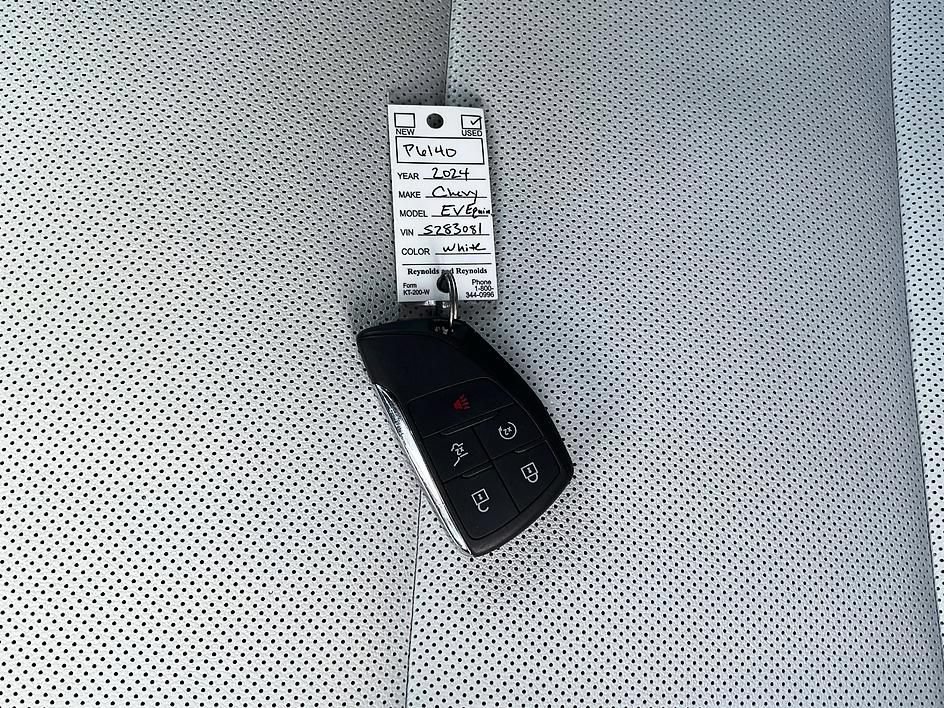 Used 2024 Chevrolet Equinox EV LT FWD image 31