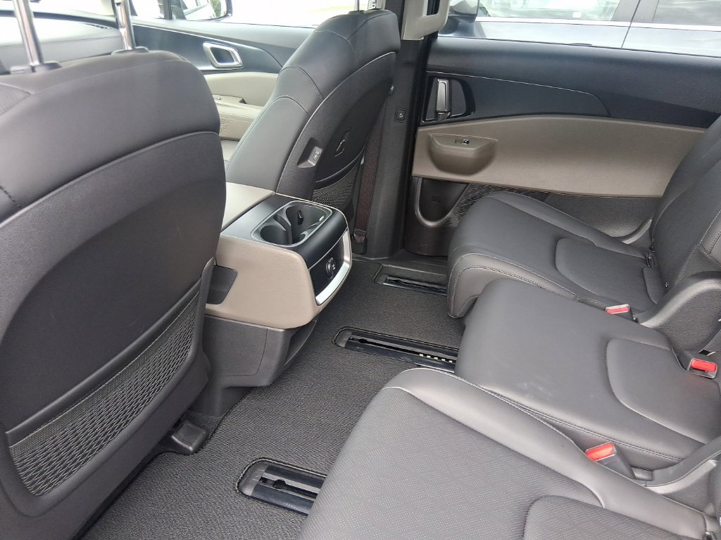 Certified 2026 Kia Carnival FWD image 16
