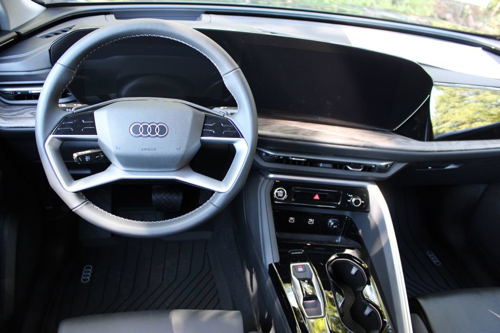 Used 2025 Audi Q5 Premium Plus w/ Premium Plus AWD/4WD image 11