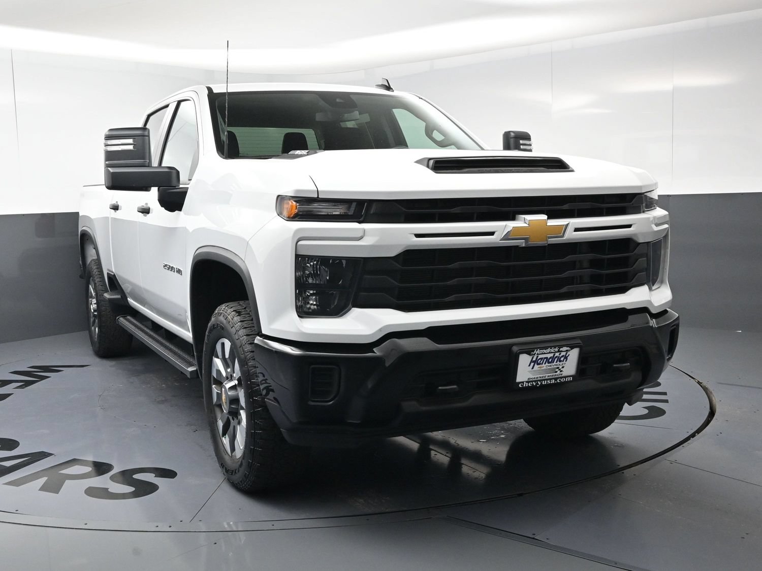 Used 2024 Chevrolet Silverado 2500 Custom w/ Custom Convenience Package AWD/4WD image 3