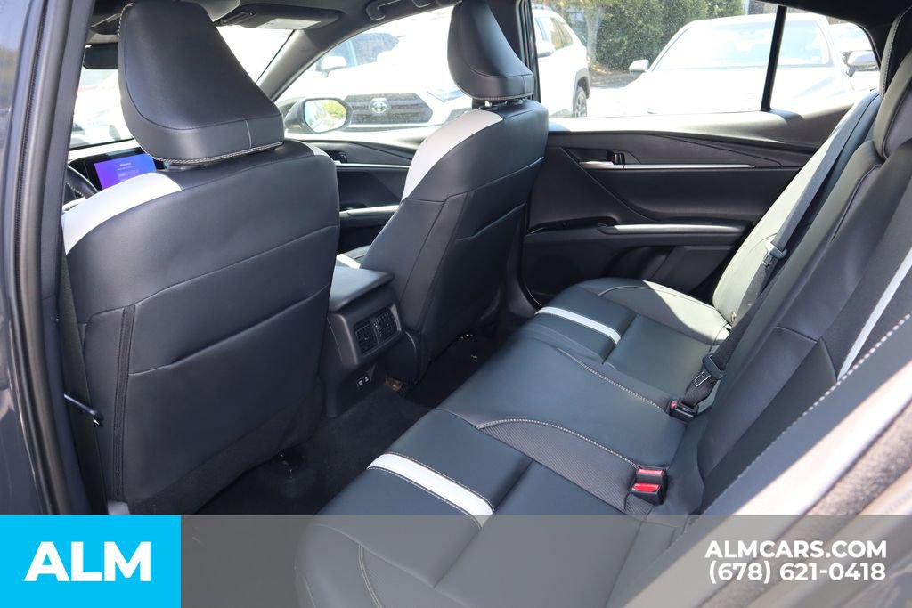 Used 2025 Toyota Camry SE image 18