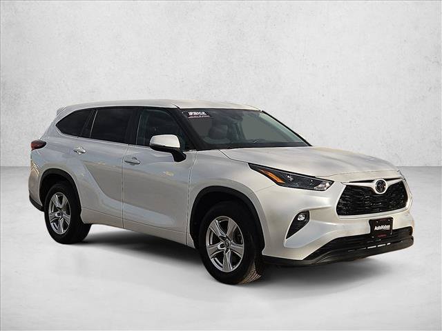 Used 2025 Toyota Highlander LE FWD video 3