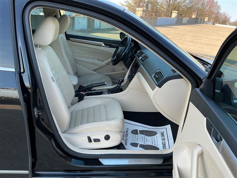 Used 2016 Volkswagen Passat 1.8T w/ Lighting Package image 35