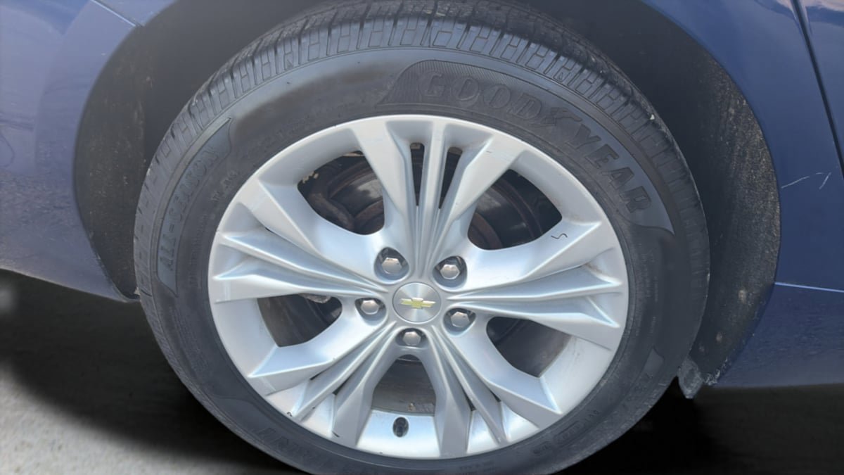 Used 2014 Chevrolet Impala LT w/ Convenience Package image 19