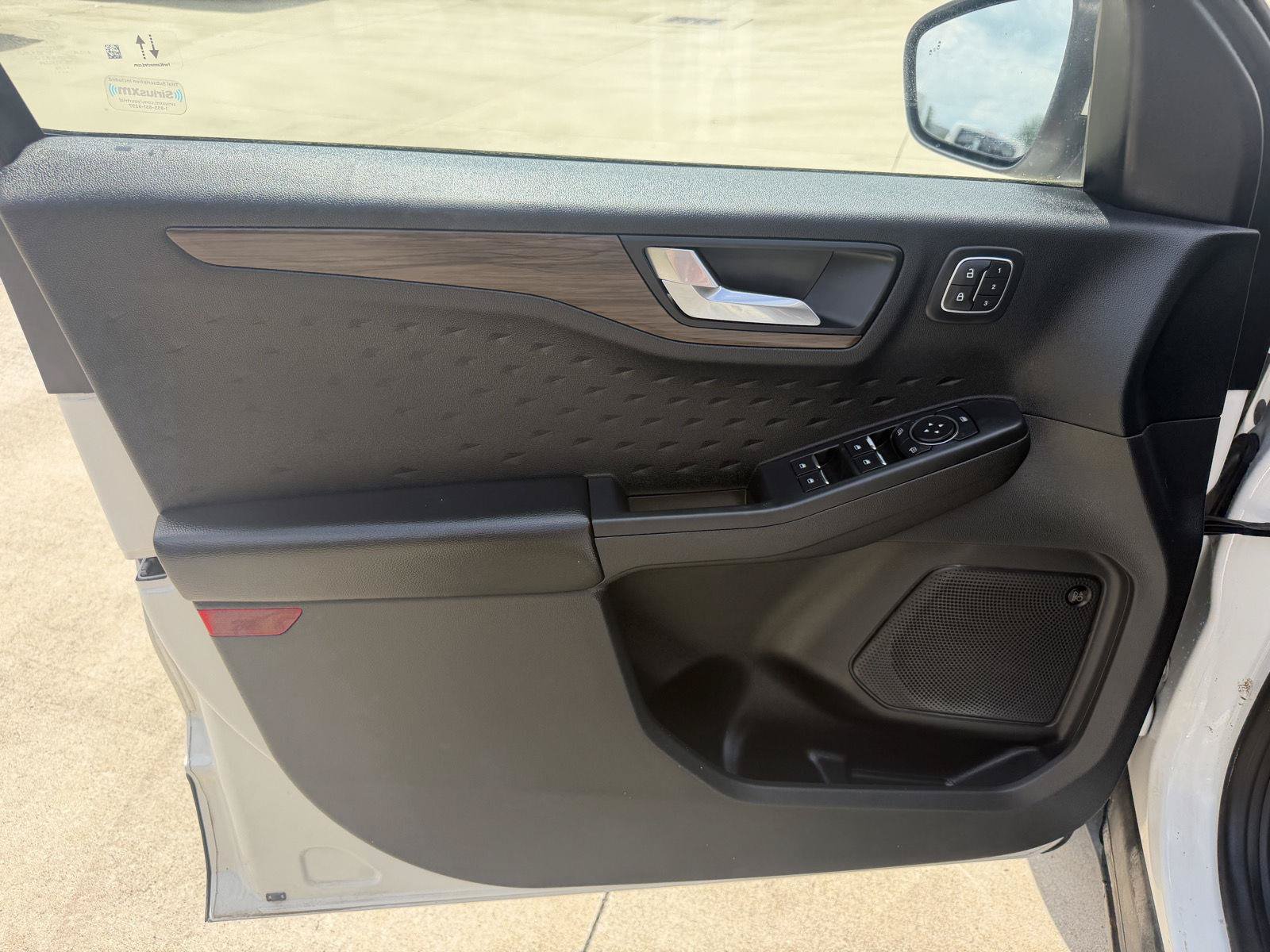 Used 2020 Ford Escape Titanium AWD/4WD image 10