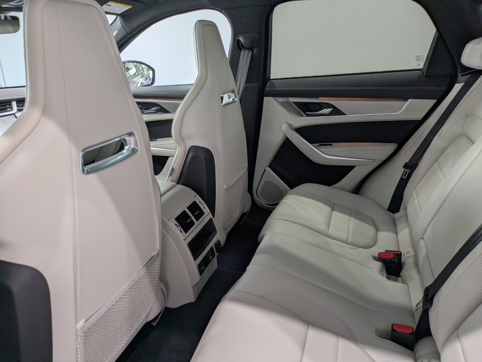New 2026 Jaguar F-PACE R-Dynamic S image 11