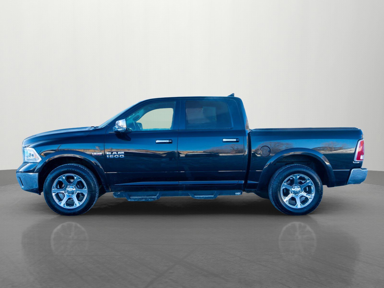 Used 2016 RAM 1500 Laramie w/ Convenience Group image 4