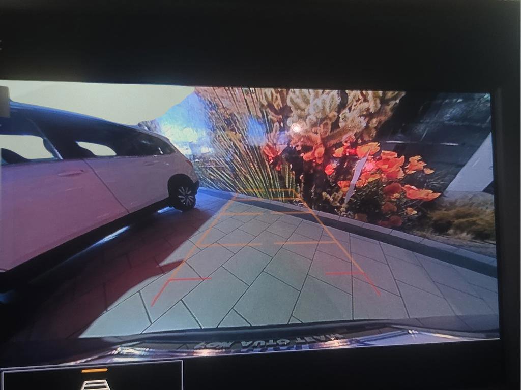 Used 2024 GMC Terrain SLE w/ Driver Convenience Package image 23