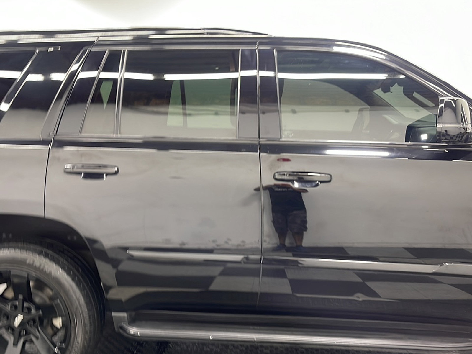 Used 2020 Cadillac Escalade Luxury w/ Escalade Sport Edition AWD/4WD image 21