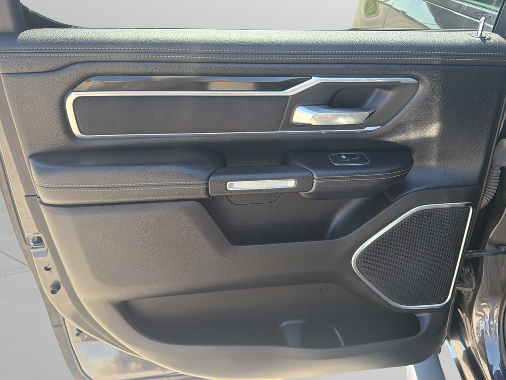 Used 2019 RAM 1500 Laramie w/ Sport Appearance Package AWD/4WD image 14
