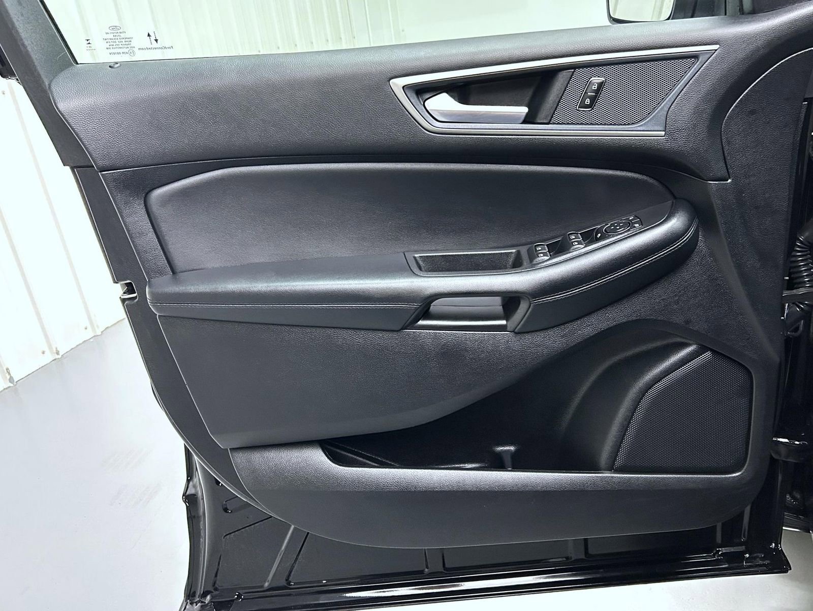 Used 2024 Ford Edge SEL image 9